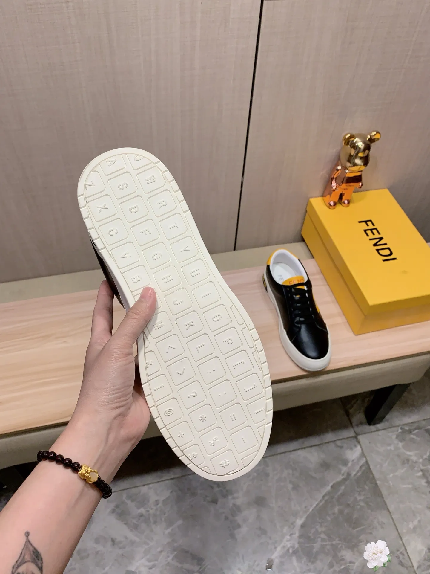 Men's Men's Shoes💰442💰💰🎩🎩[Lightning][Lightning] "FENDI*" The latest and most popular casual shoes, top brand [Seduce] luxury~purchase, top~quality. [Strong] The upper is made of imported breathable cowhide material ➕ breathable sheepskin feet (•) with fine workmanship. The original stylish and stylish soft rubber wear-resistant and non-slip outsole is light and comfortable on the feet. The real thing looks better when taken in real life. 226: code: 38-44, white and black selected